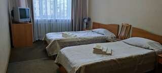 Гостиница Жемчужина Севера Вельск Двухместный номер с 2 отдельными кроватями и общей ванной комнатой-5